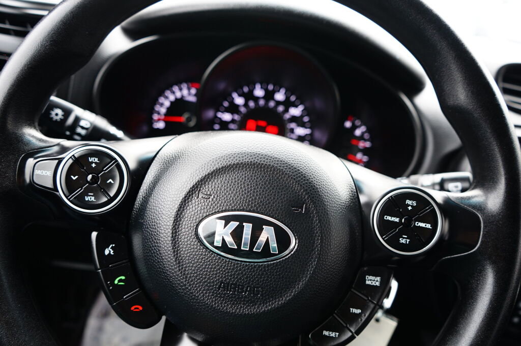 Used 2018 Kia Soul + image 17