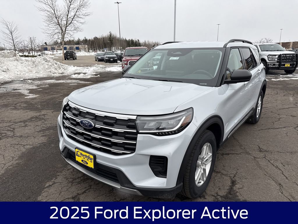 Used 2025 Ford Explorer Active image 3