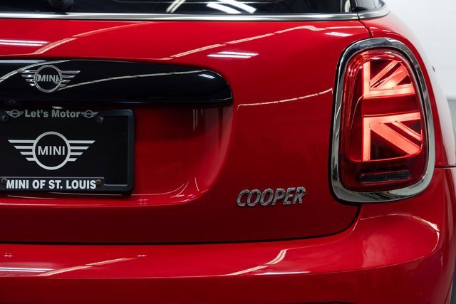 Used 2023 MINI Cooper 2-Door Hardtop w/ Signature Upholstery Package image 8