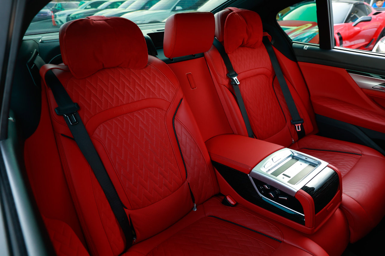 Used 2021 BMW 750i xDrive w/ Luxury Rear Seating Package image 16