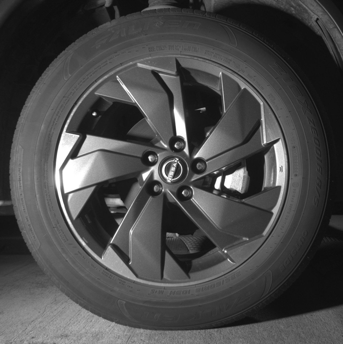 Used 2025 Nissan Rogue SV image 13