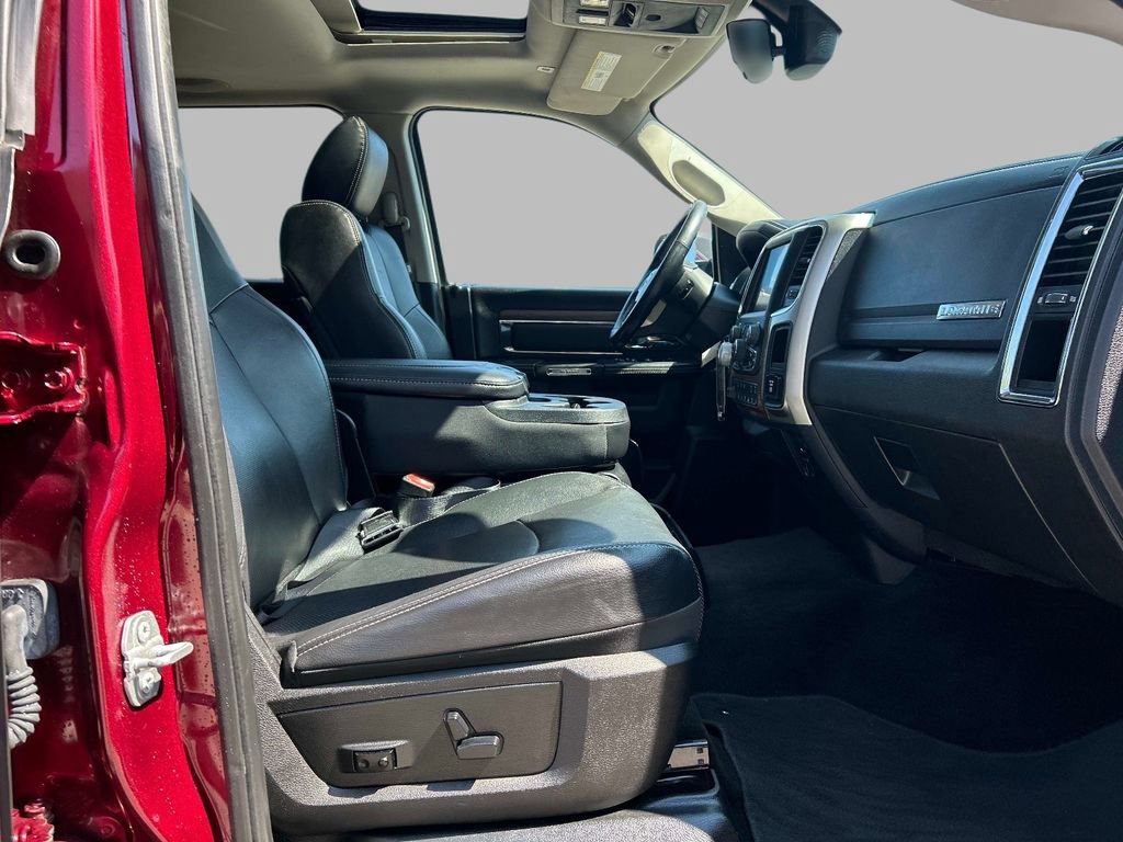Used 2017 RAM 1500 Laramie AWD/4WD image 18
