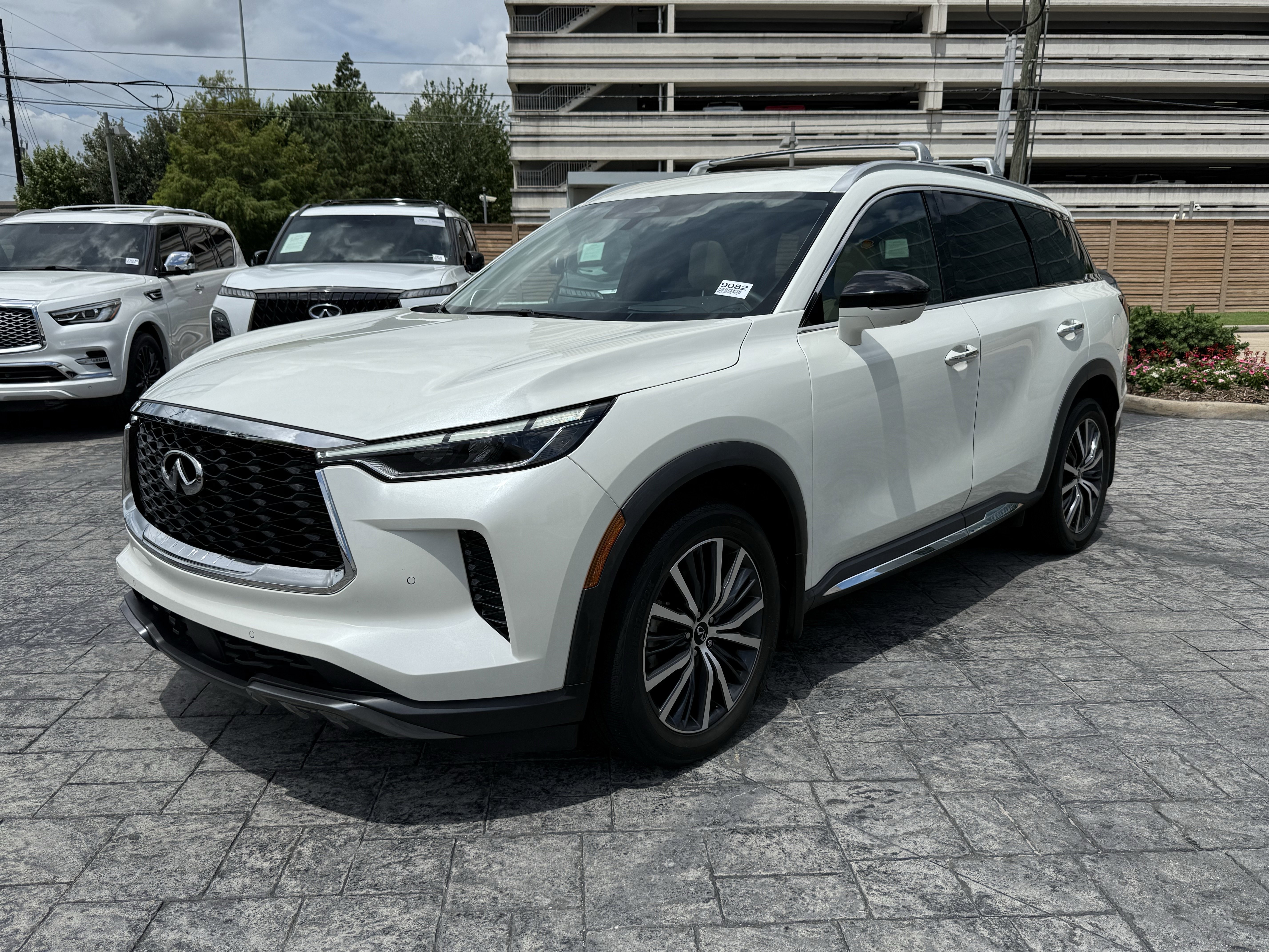 Certified 2023 INFINITI QX60 Sensory w/ Vision Package AWD/4WD image 3