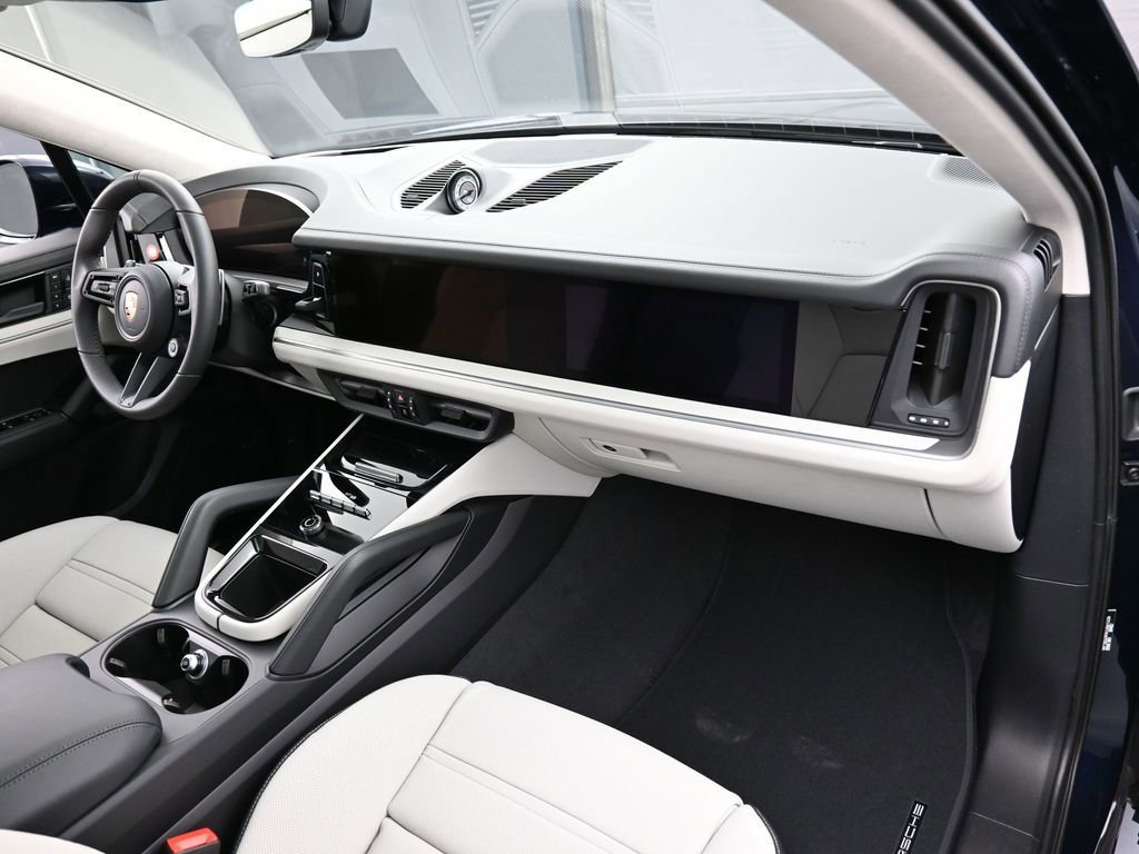 New 2026 Porsche Cayenne GTS image 34