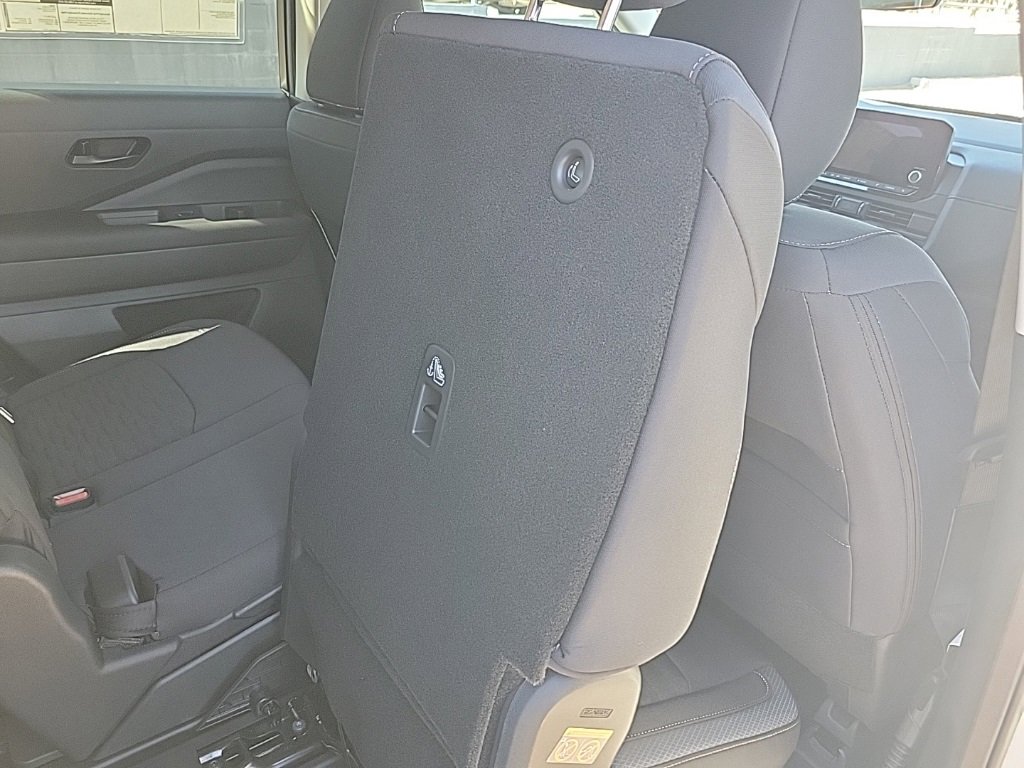 New 2025 Nissan Pathfinder S image 38