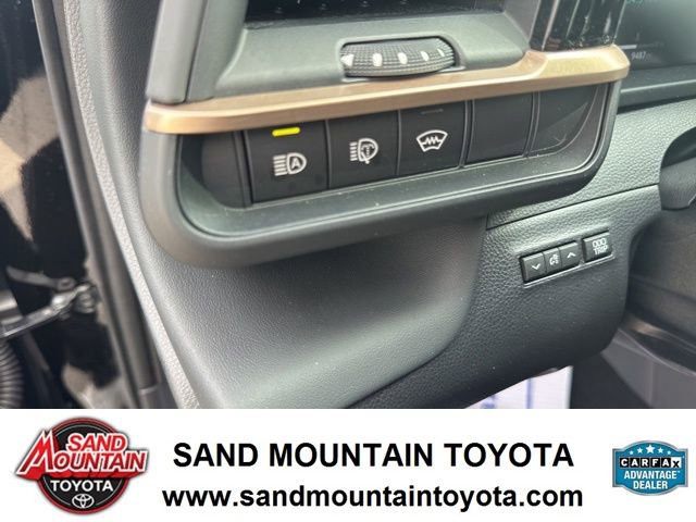 Used 2025 Toyota Crown Signia w/ Advanced Technology Package image 15