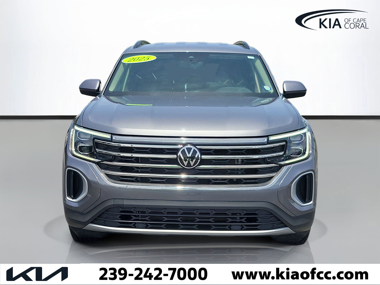 Used 2025 Volkswagen Atlas SE FWD image 2