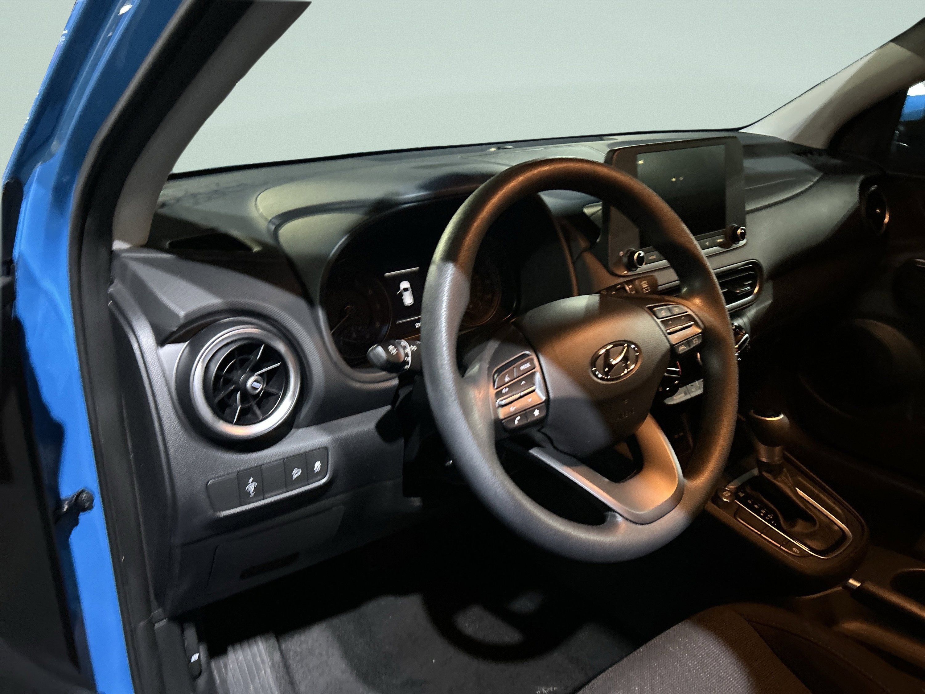 Used 2023 Hyundai Kona SEL w/ Cargo Package image 10