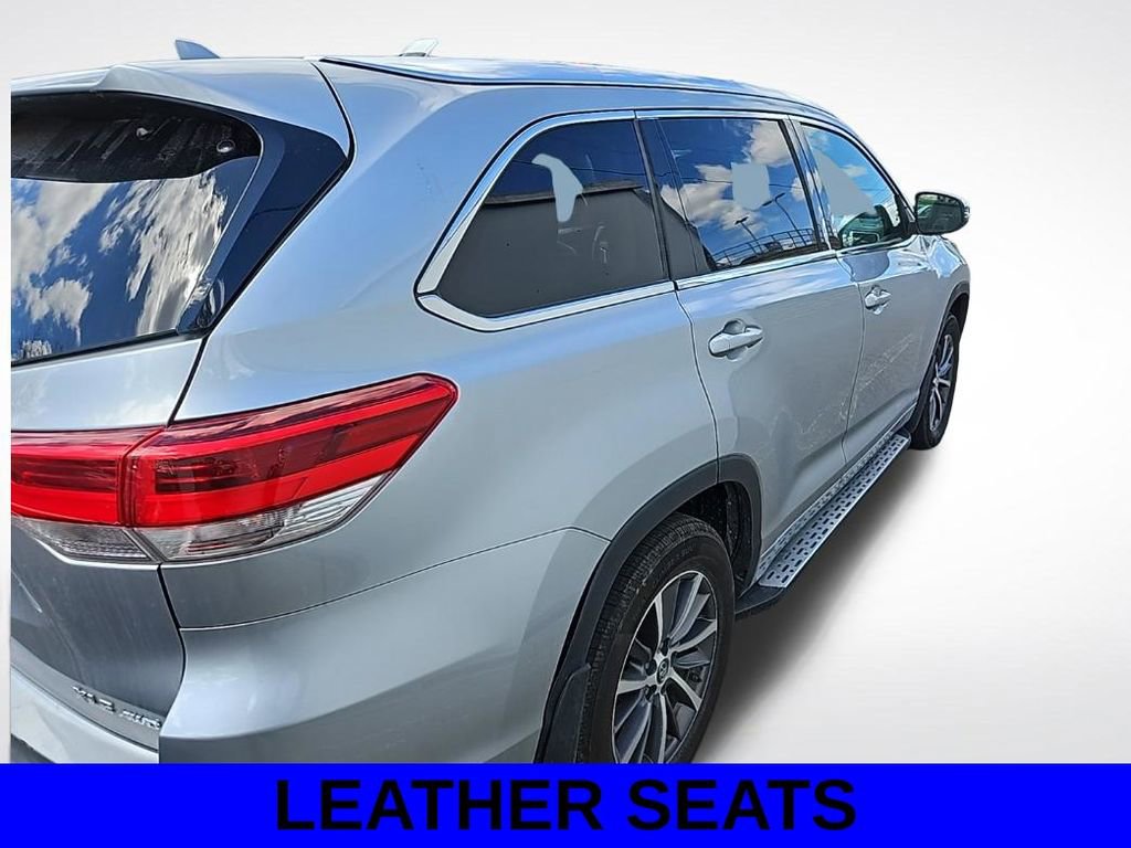 Used 2018 Toyota Highlander XLE w/ Carpet Mat Package (TMS) image 4