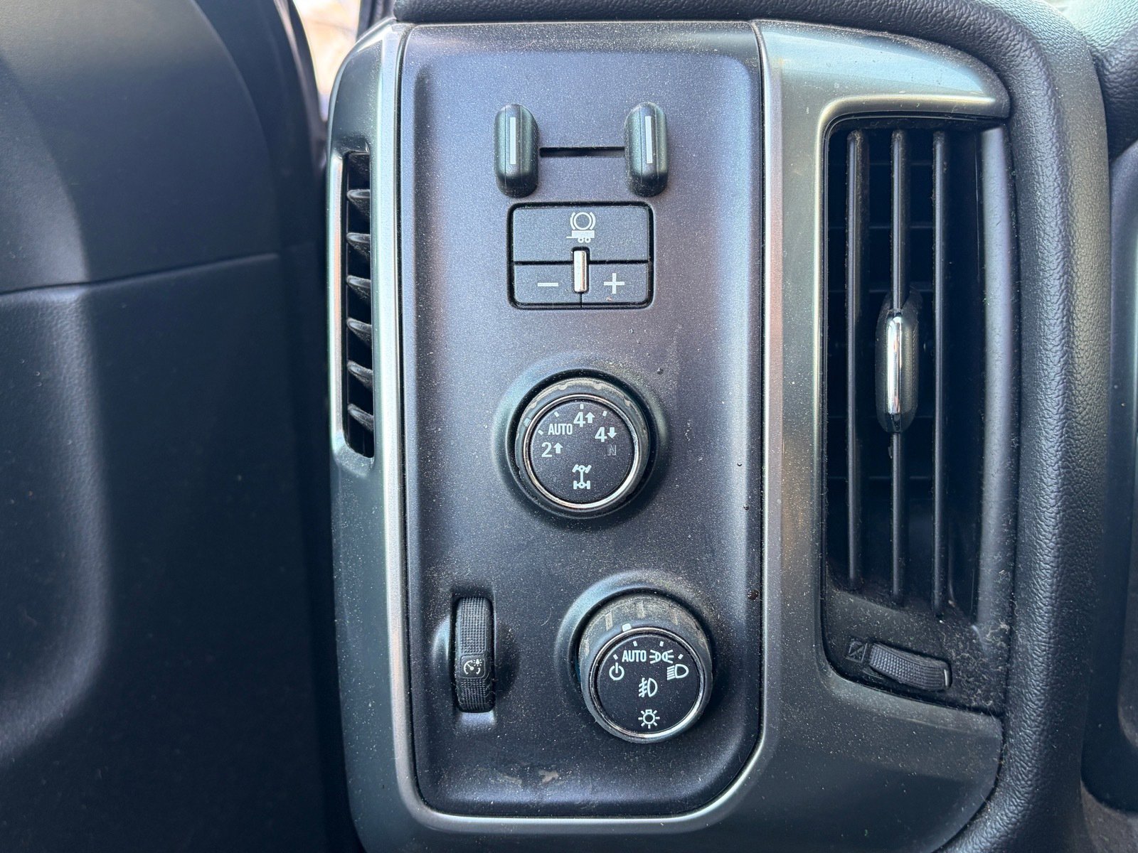 Used 2016 Chevrolet Silverado 1500 LT w/ All Star Edition AWD/4WD image 10
