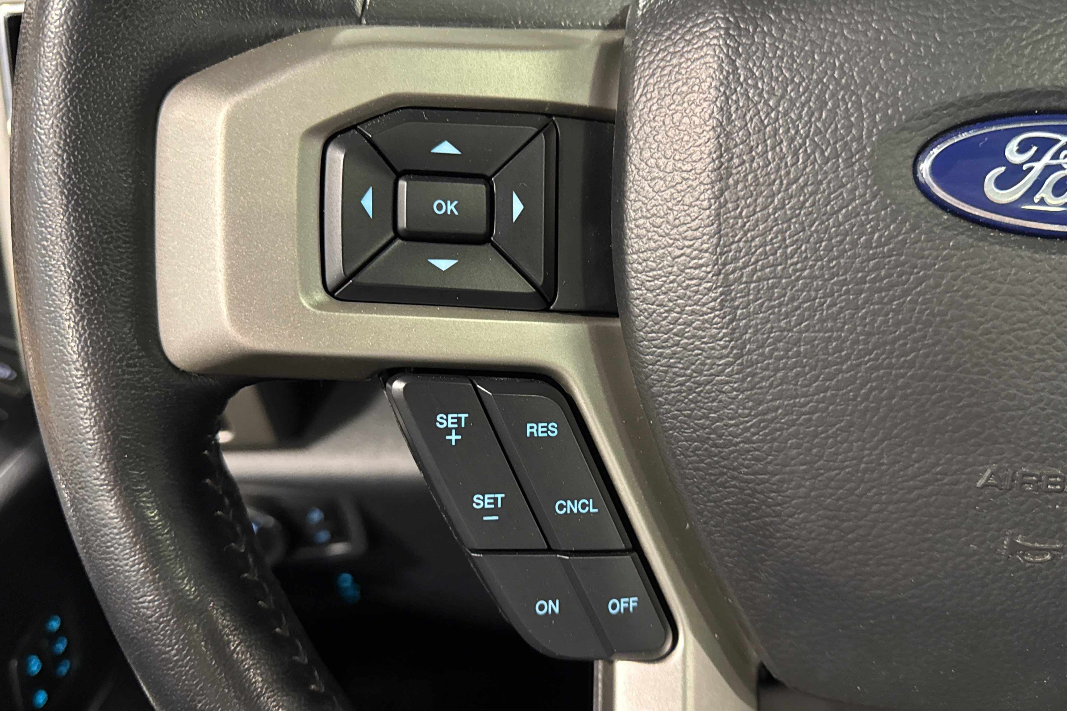 Used 2022 Ford F250 Lariat w/ Black Appearance Package image 26