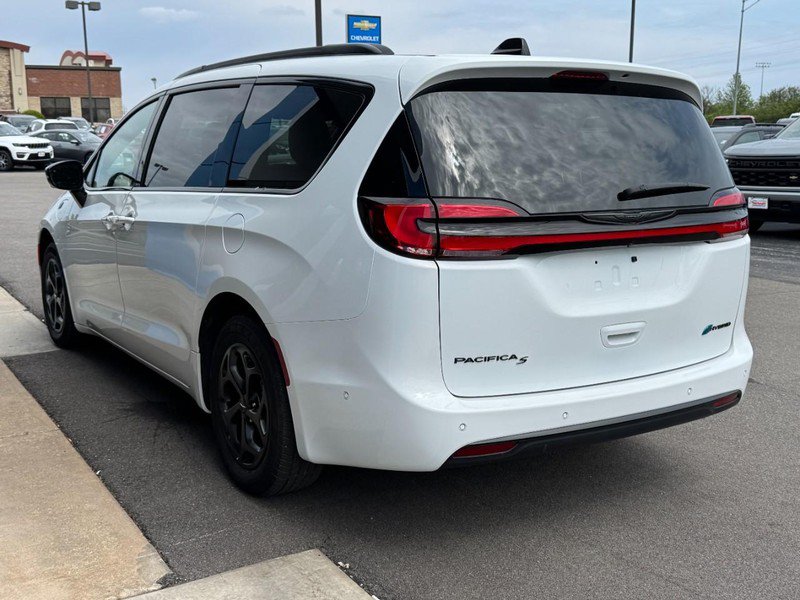 Used 2024 Chrysler Pacifica Premium FWD image 6