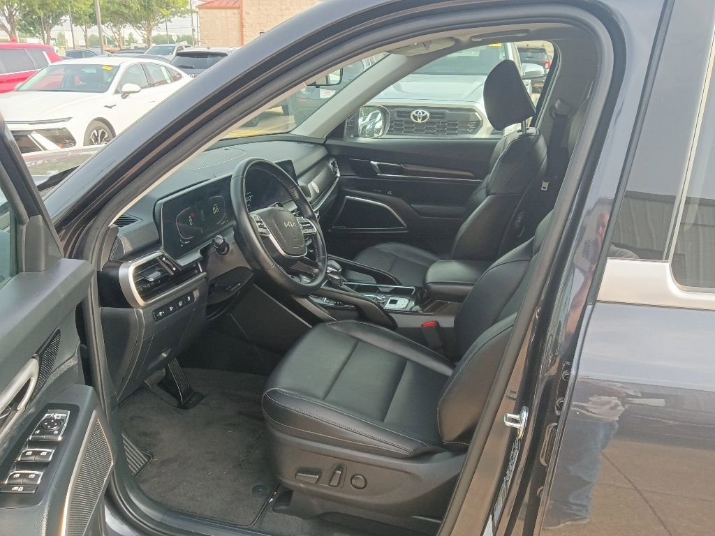 Used 2025 Kia Telluride S FWD image 4