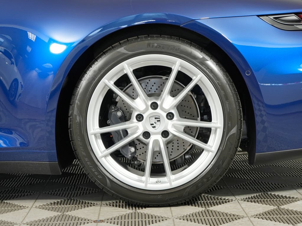 Certified 2025 Porsche 911 Carrera RWD image 17