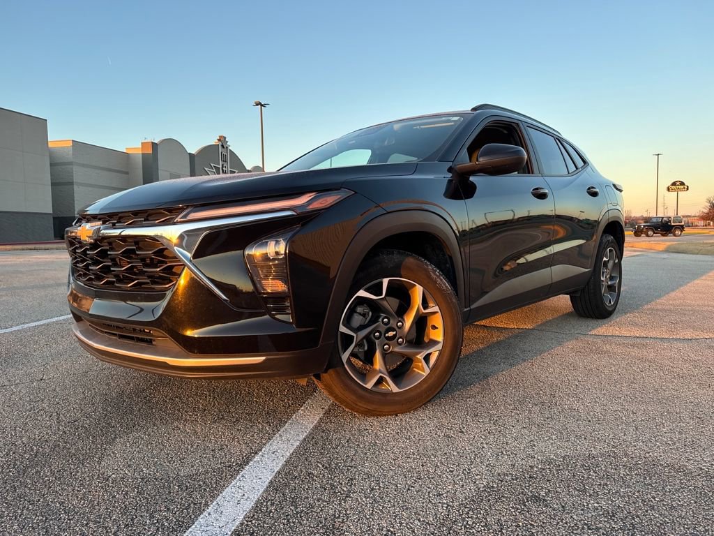 Used 2024 Chevrolet Trax LT image 1