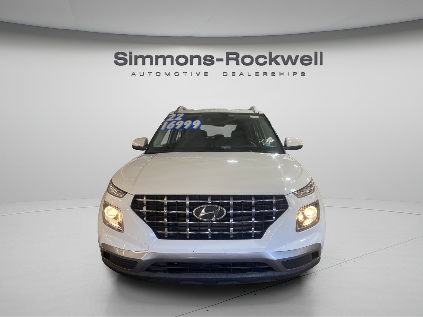 Used 2022 Hyundai Venue SEL image 2