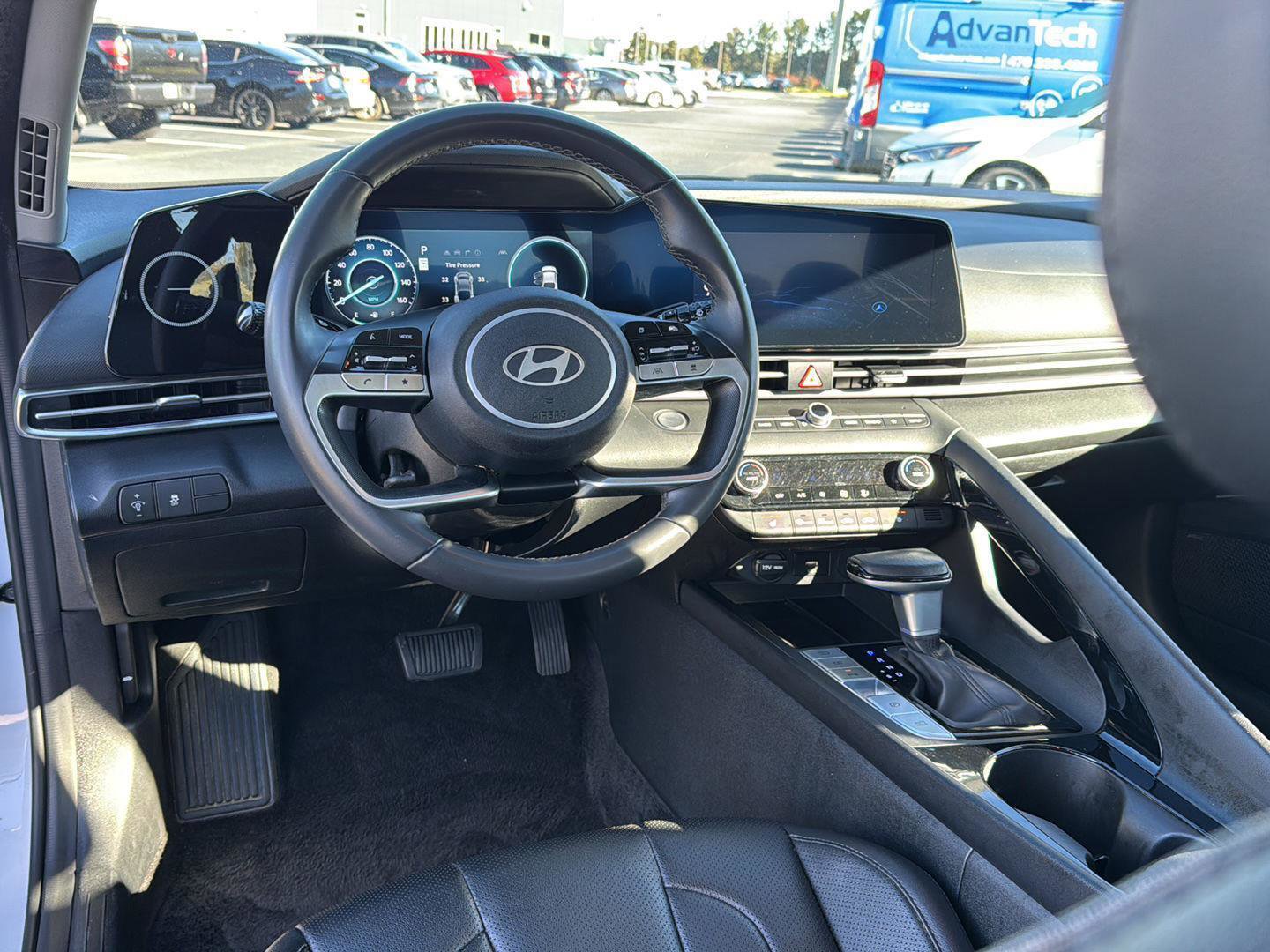 Used 2024 Hyundai Elantra Limited image 16