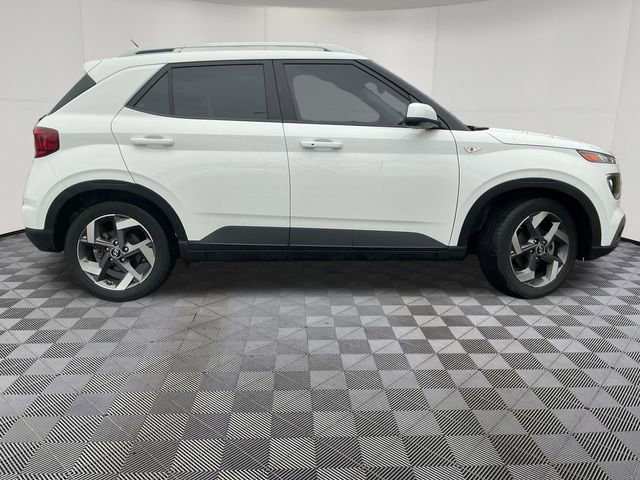 Certified 2024 Hyundai Venue SEL FWD image 8