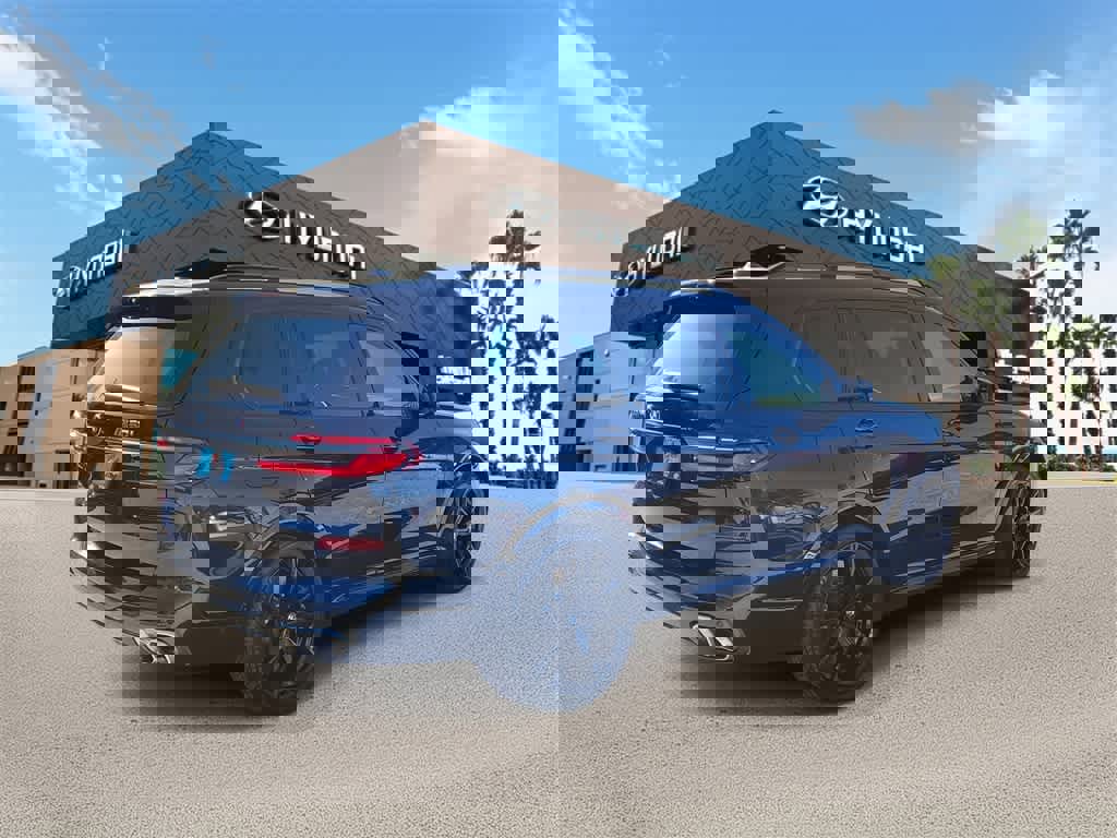 Used 2024 BMW X7 M60i w/ Executive Package image 3