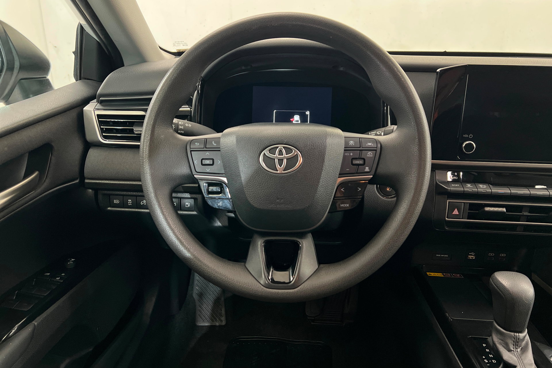 Used 2025 Toyota Camry LE FWD image 13
