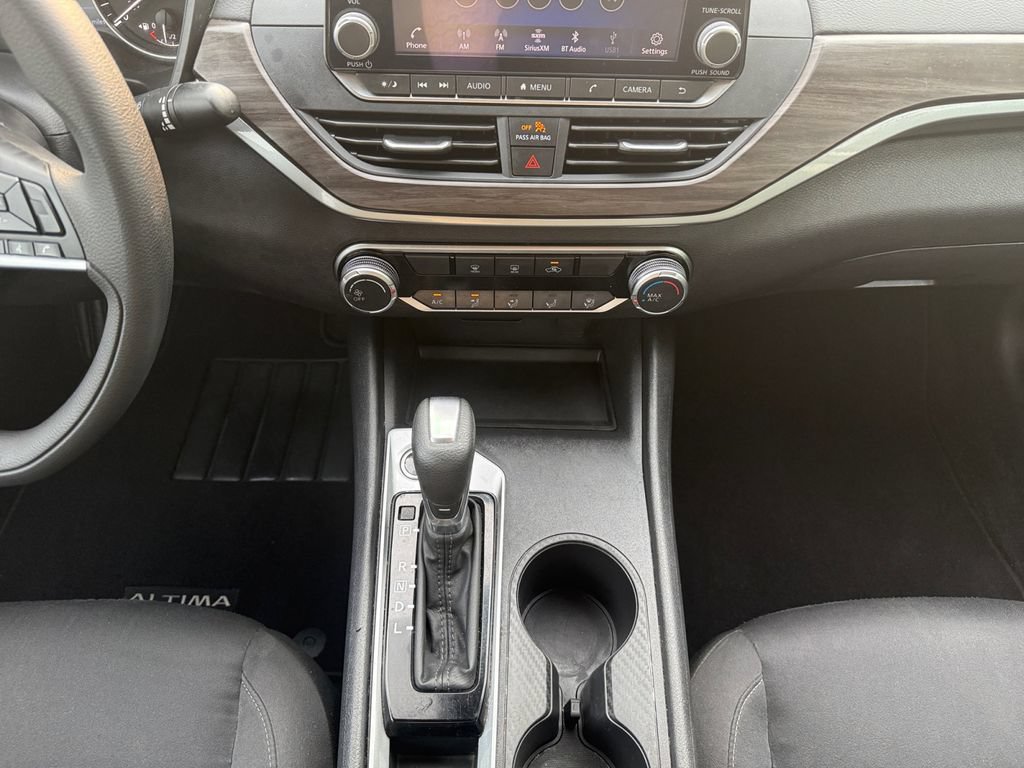Used 2025 Nissan Altima 2.5 SV FWD image 11