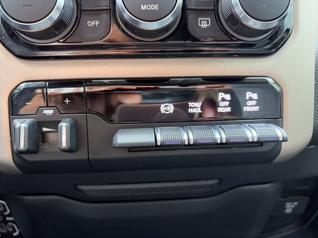 Used 2020 RAM 2500 Laramie w/ Cold Weather Group AWD/4WD image 9