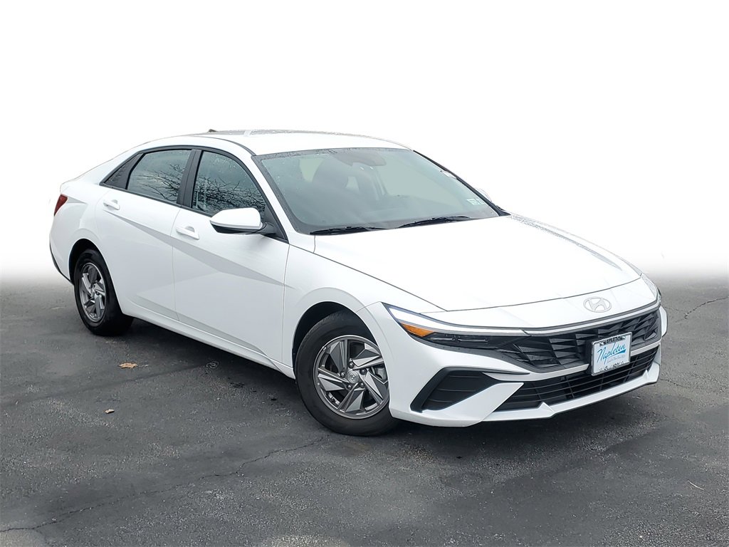 Used 2025 Hyundai Elantra SE