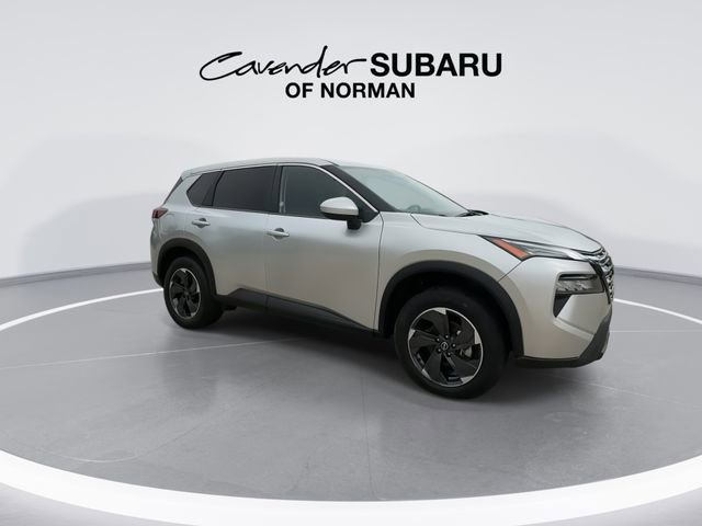 Used 2024 Nissan Rogue SV AWD/4WD image 2