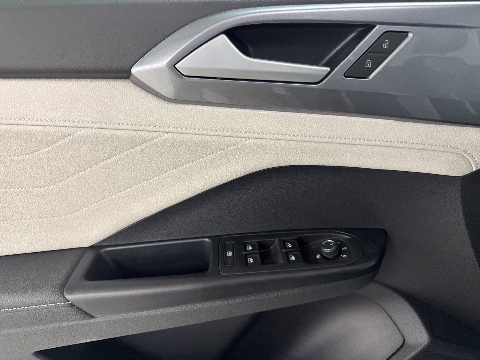 New 2026 Volkswagen Taos SEL AWD/4WD image 10