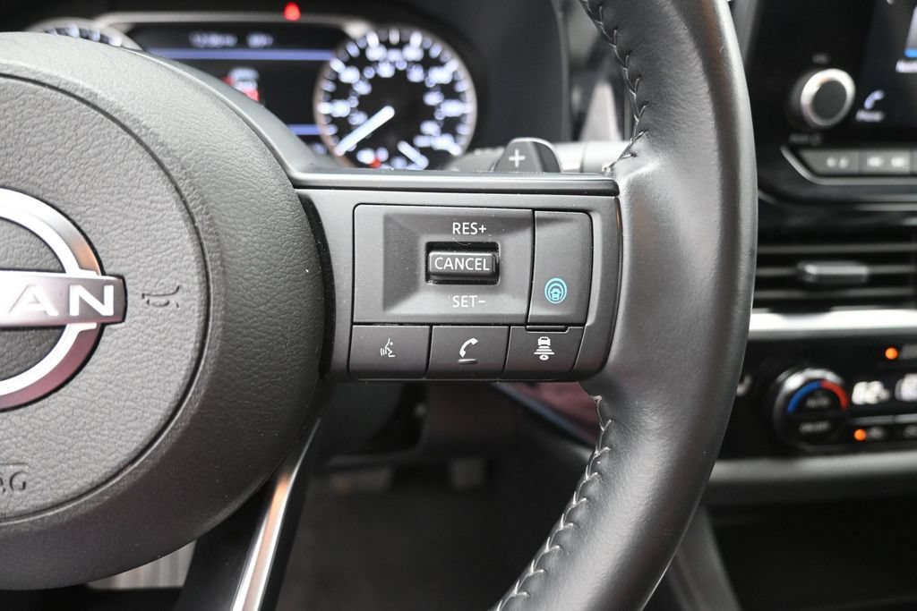 Used 2025 Nissan Pathfinder SV FWD image 7