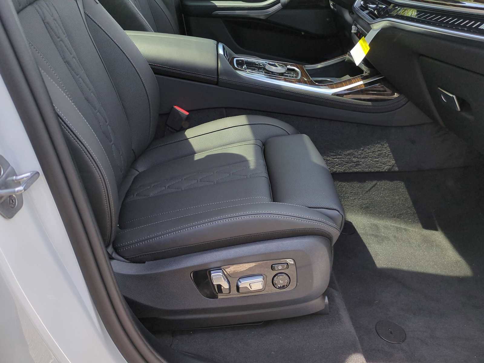 Used 2026 BMW X7 M60i image 24