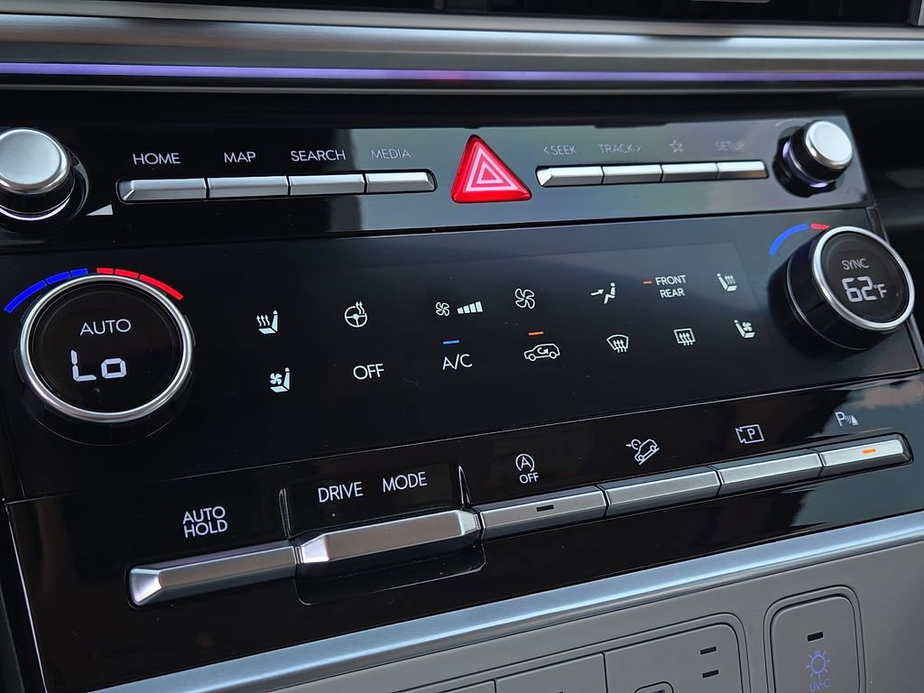 Used 2024 Hyundai Santa Fe Limited FWD image 16