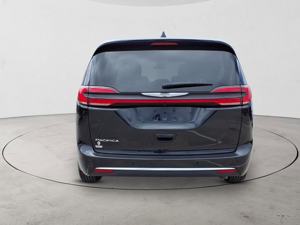 Used 2024 Chrysler Pacifica Touring-L FWD image 6