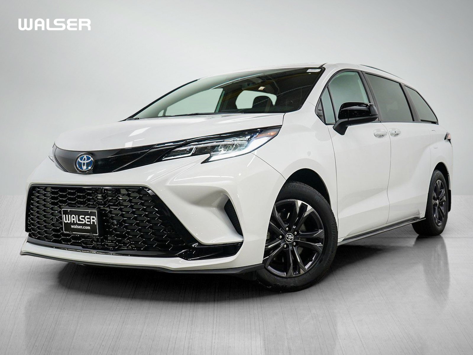 Used 2025 Toyota Sienna XSE AWD/4WD image 1