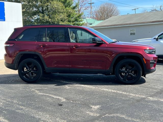 Used 2024 Jeep Grand Cherokee Limited w/ Luxury Tech Group II image 52