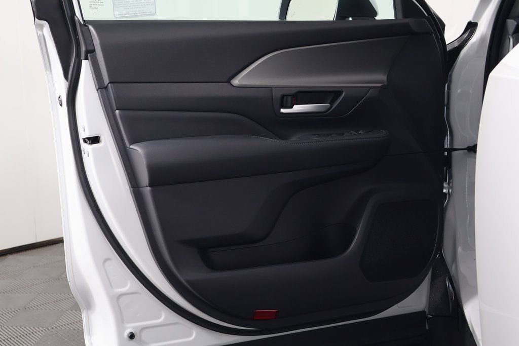 New 2026 Toyota Grand Highlander LE image 8