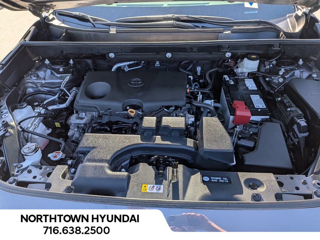 Used 2025 Toyota RAV4 XLE AWD/4WD image 30