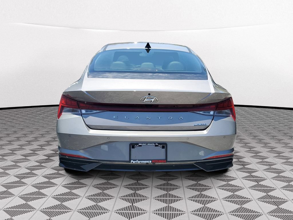 Used 2022 Hyundai Elantra Limited w/ Cargo Package FWD image 5