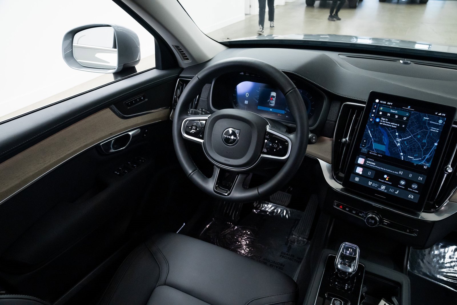 Used 2025 Volvo XC90 B6 Plus image 10