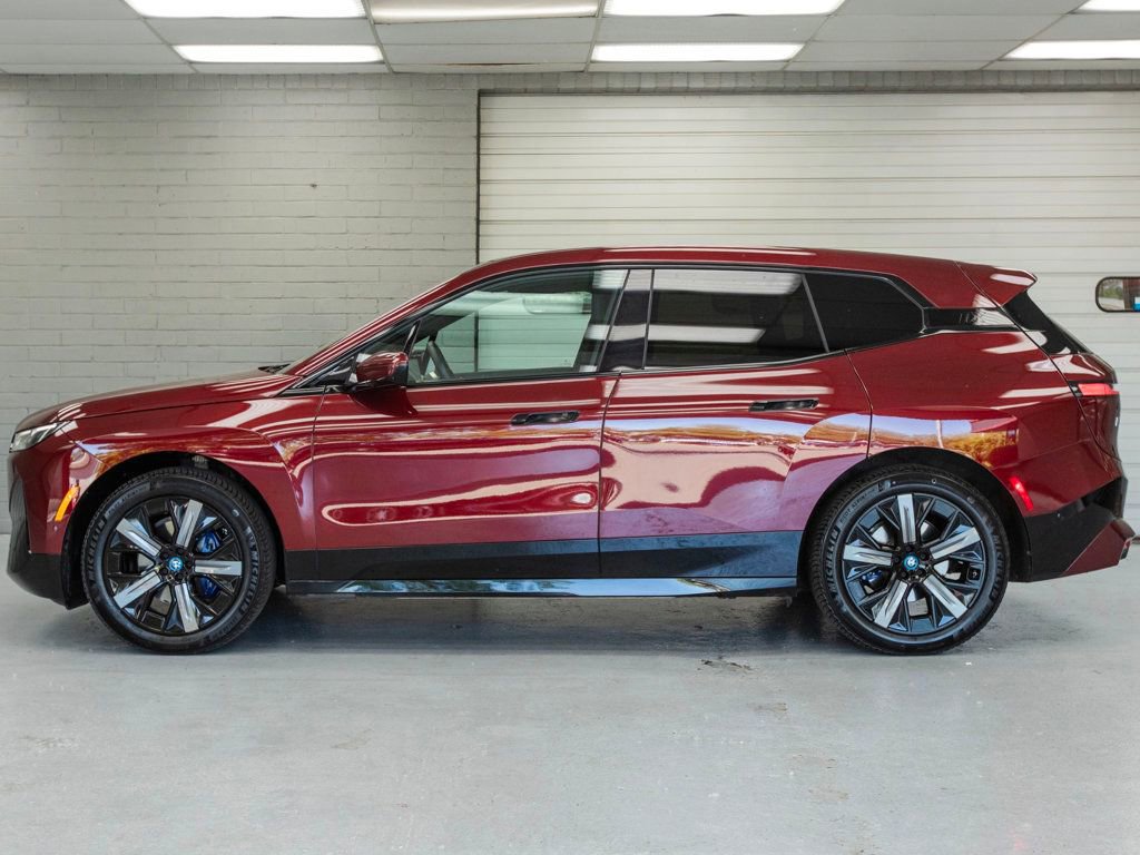Used 2024 BMW iX xDrive50 w/ Sport Package AWD/4WD image 4