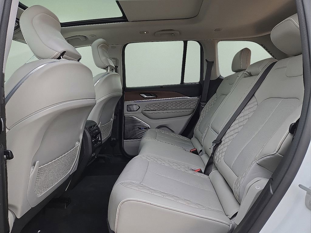 Used 2022 Jeep Grand Cherokee Summit w/ Advanced Protech Group IV image 17