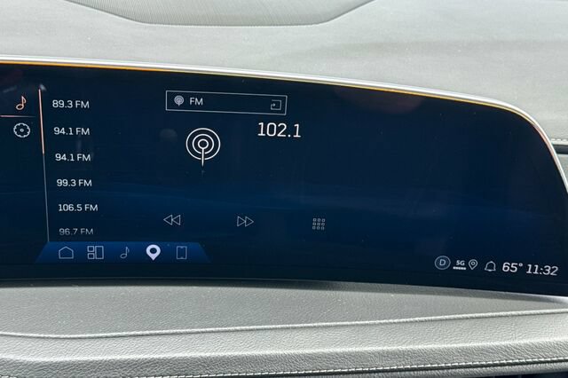 Certified 2025 Cadillac XT4 Premium Luxury FWD image 18