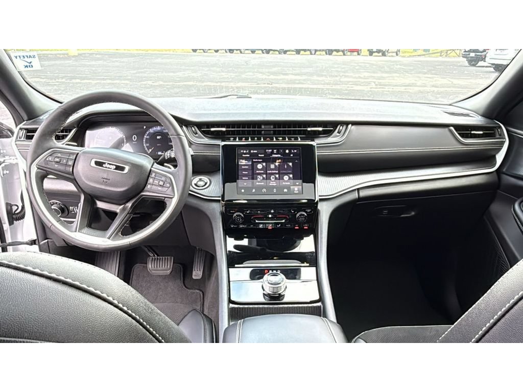 Used 2024 Jeep Grand Cherokee Altitude AWD/4WD image 31