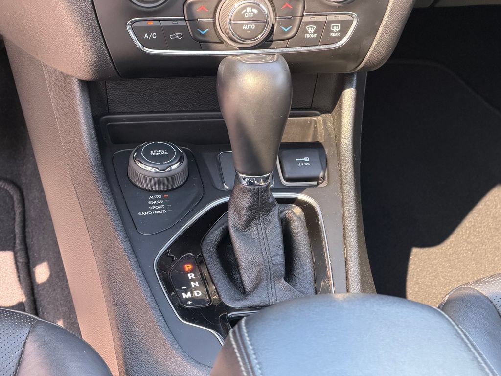 Used 2021 Jeep Cherokee Limited AWD/4WD image 21
