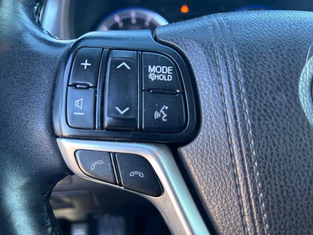 Used 2017 Toyota Highlander Limited image 30