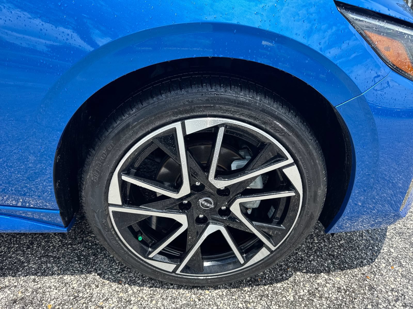Certified 2025 Nissan Sentra SR FWD image 7