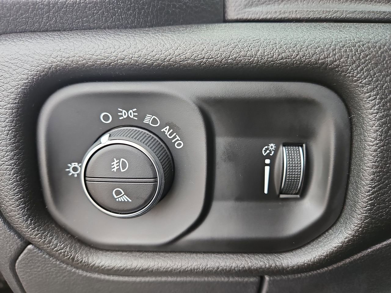 New 2026 RAM 1500 Express image 28