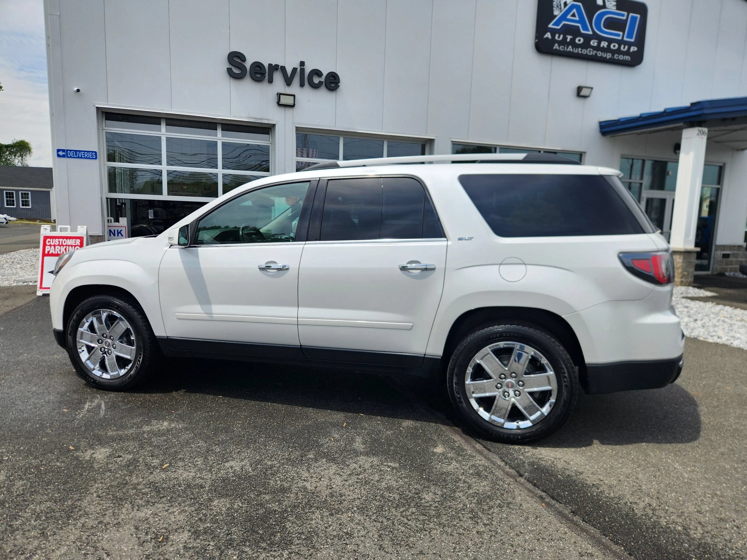 Used 2017 GMC Acadia Limited SLT AWD/4WD image 11