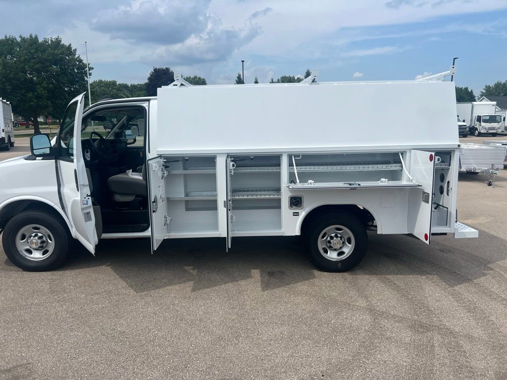 New 2025 Chevrolet Express 3500 w/ Power Convenience Package image 27