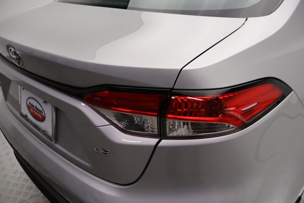 Used 2025 Toyota Corolla LE FWD image 9